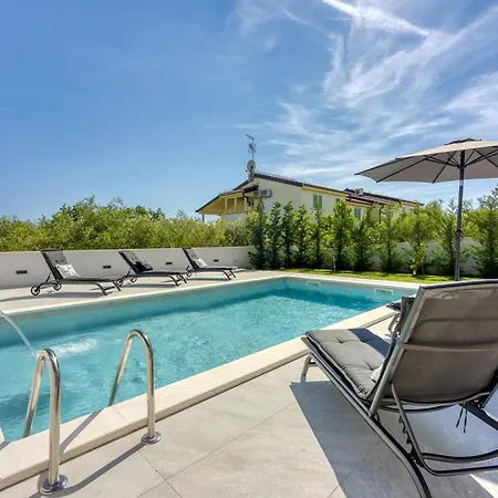 Luana With Private Pool Apartment Porec